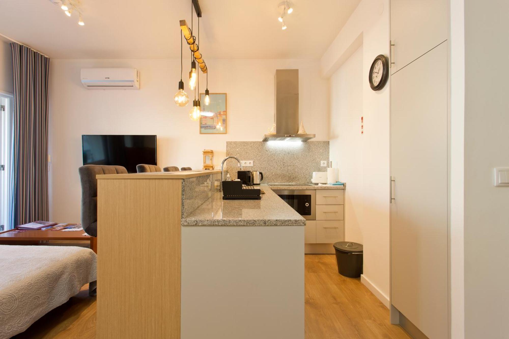 Casa Roberto - Studio Apartment, Lift, Ac, Car Parking - Extra Порту Экстерьер фото